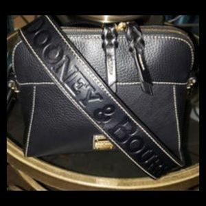 Iso a black Donney and Bourke Cameron Guitar Strap.